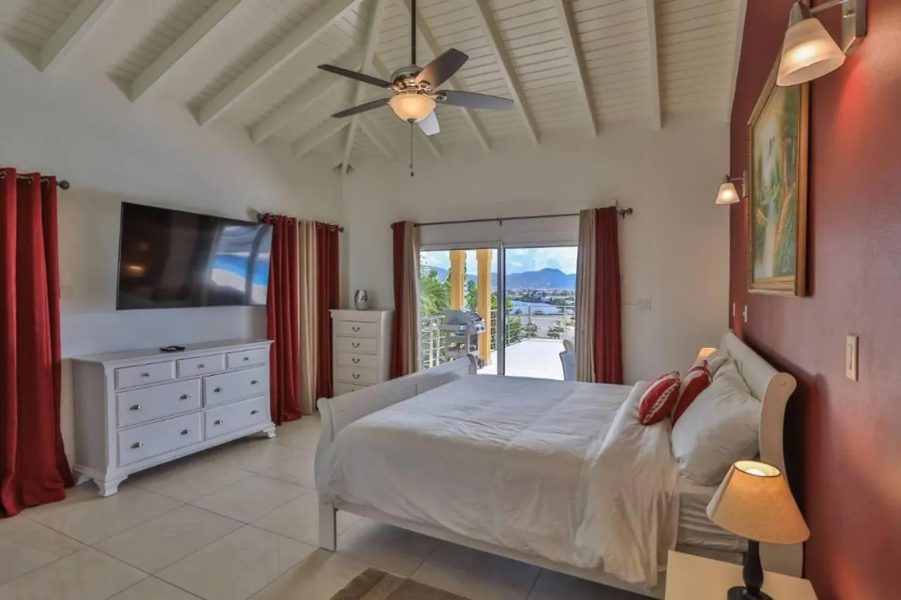 Charming 3-Bed Villa In Maho Cupecoy  São Martinho