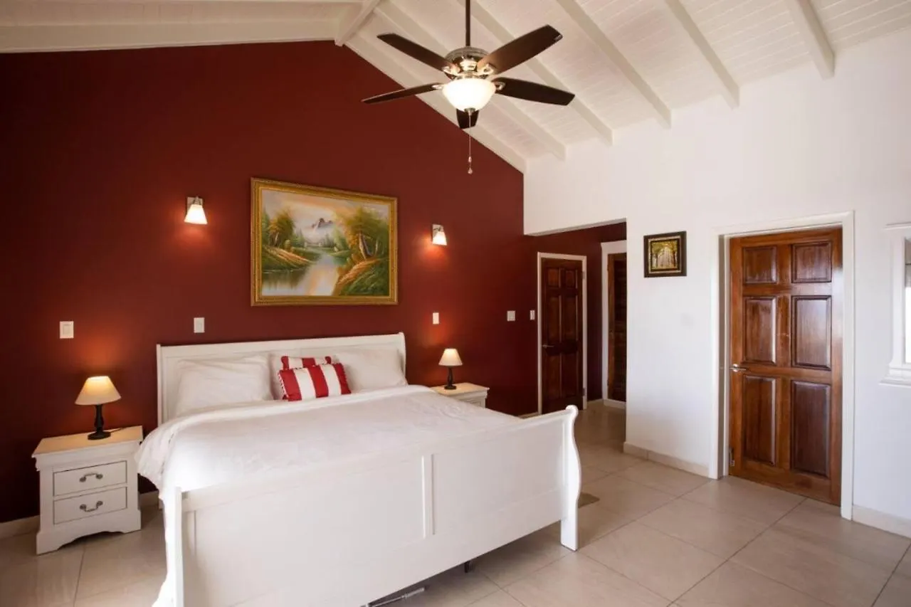 Charming 3-Bed Villa In Maho Cupecoy  São Martinho