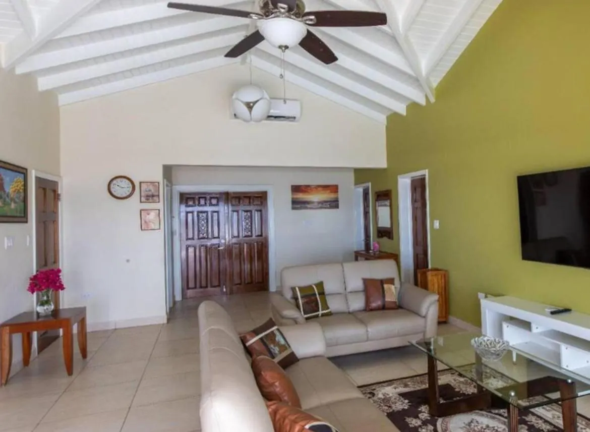 Charming 3-Bed Villa In Maho Cupecoy  0*, Cupecoy (Sint Maarten)